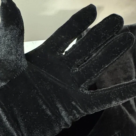 Opera Gloves Black Velvet - Picture 2 of 3